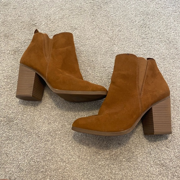 Express Camel Suede Heeled Booties Size 9 - Picture 5 of 7